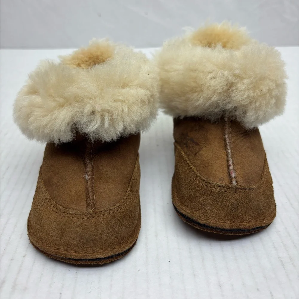Ugg Kids Brown Suede Shearling Lined Booties, size S baby, box 24